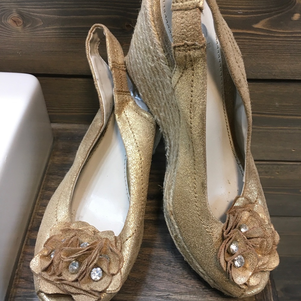 R2 Gold Rosette Espadrilles size 7